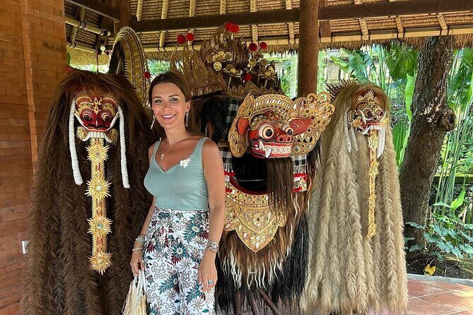 Northern Bali Tour - Private Full Day Tour - All Inclusive - Handara Iconic Gate: Quick Camera Stop in Golf-Course Country