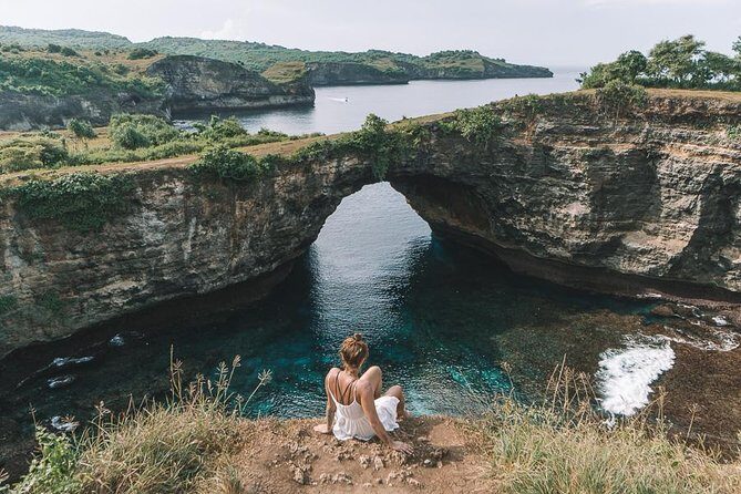 Nusa Penida Instagram Tour: Legendary Spots (Private & All-Inclusive) - Crystal Bay: black-sand beach time with optional water gear