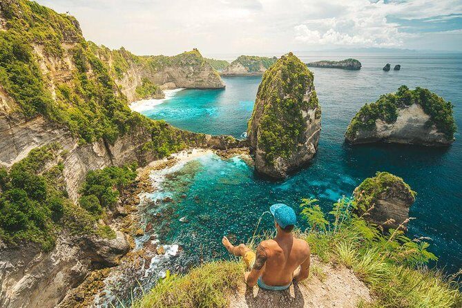 ️ Nusa Penida Instagram Tour: The Most Famous Spots (Private All-Inclusive) - Atuh Beach: white sand, cliffs, and an arch-shaped frame