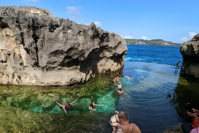 Nusa Penida Island Beach Tours with Snorkeling From Bali - Lunch and the practical stuff: bathrooms, showers, and expectations