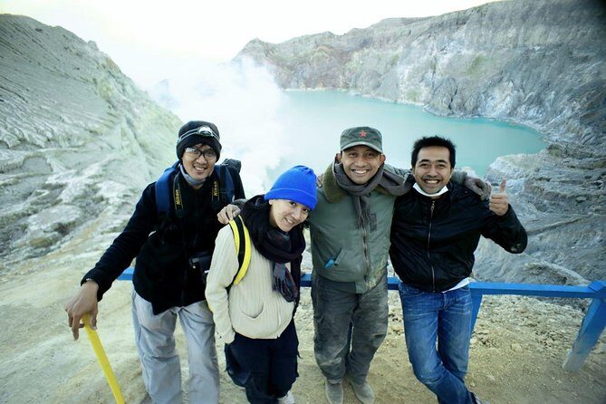Overnight Mount Ijen Blue Fire Trek Tour From Bali (Private-All Inclusive) - After the crater: shower time and the move back toward Bali