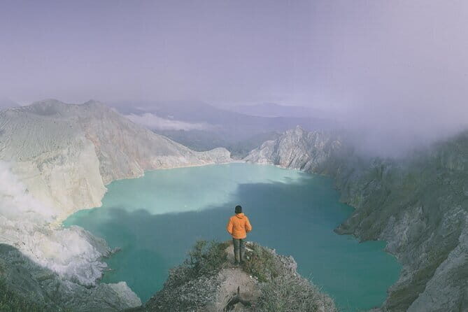 Overnight Mount Ijen Blue Fire Trekking Tour From Bali - The Ijen Crater Standpoint Walk: How the Night Hike Actually Feels