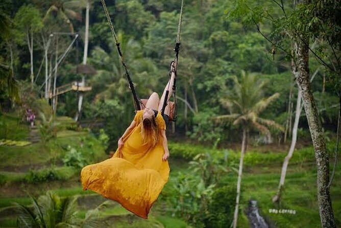 Private Day Tour To Waterfalls And Ubud Sightseeing - Coffee and tea tasting: a friendly end to a nature-heavy day
