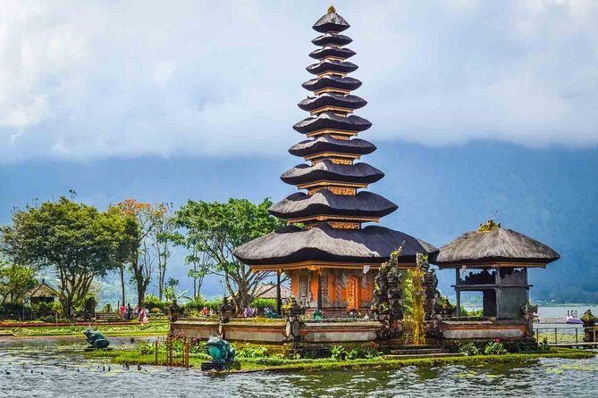 Private Jatiluwih Rice Terraces Heritage Site and Culture Tour - Ulun Danu Beratan Temple: Bedugul’s lake setting and calm morning vibe