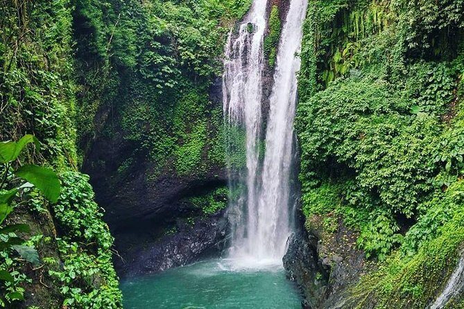 Private Munduk Waterfalls Trekking Tour - Lunch in a local restaurant: built for energy, not speed