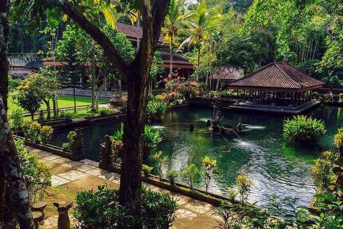 Private Tour: Bali Volcano with Jungle Swing Experience - Tegenungan Waterfall: time to cool off and shoot the action