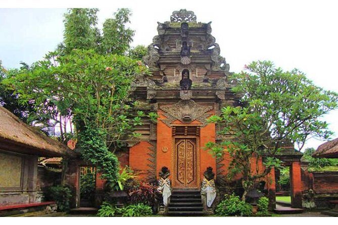 Private Tour: Batuan Temple, Tegenungan Waterfall, Elepahant Cave Free transport - Key things that make this tour work