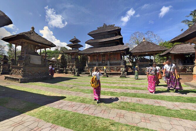 Private Tour: Best of Bali - All Inclusive Tickets - Stop 2: Tegenungan Waterfall stairs, spray, and good footwear