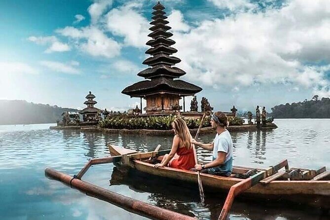 Private tour, discover the beauty of bali - Sacred Monkey Forest Sanctuary: Temple Views and Comedy-Channel Energy