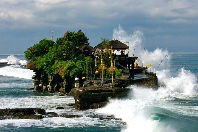 Private Tour: Full-Day Tanah Lot and Uluwatu Temples with Kecak Fire Dance Show - Uluwatu Temple at sunset: how to enjoy the Kecak fire dance