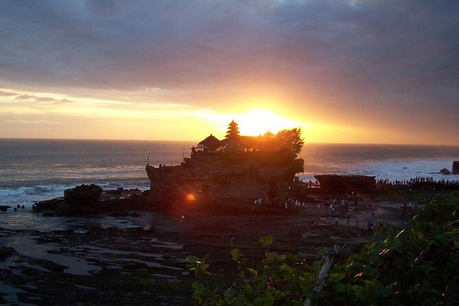 Private Tour: Half Day Tanah Lot Sunset Tours - Stop 1: Taman Ayun Temple and the Menwi Kingdom Connection