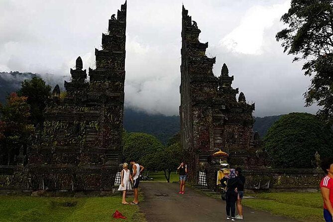 Private Tour: Ulun Danu Temple-Handara Gate-Wana Giri Hill&Tanah Lot Sunset - Taman Ayun Temple in a Minute: Manage Expectations, Get the Worth