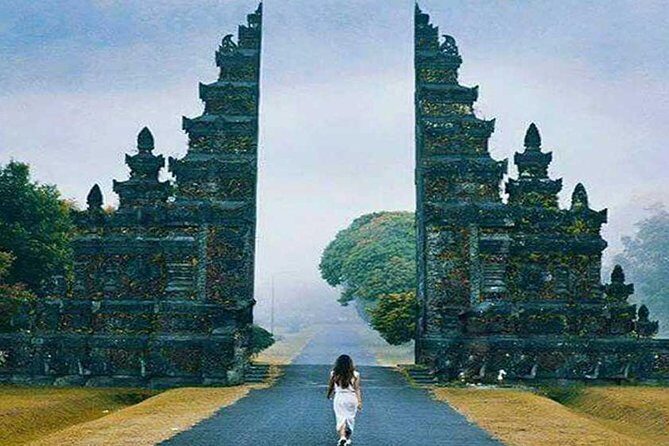 Private Tour: Ulun Danu Temple-Handara Gate-Wana Giri Hill&Tanah Lot Sunset - Wanagiri Hidden Hill: Buyan Lake Views and the One Ticket Not Included
