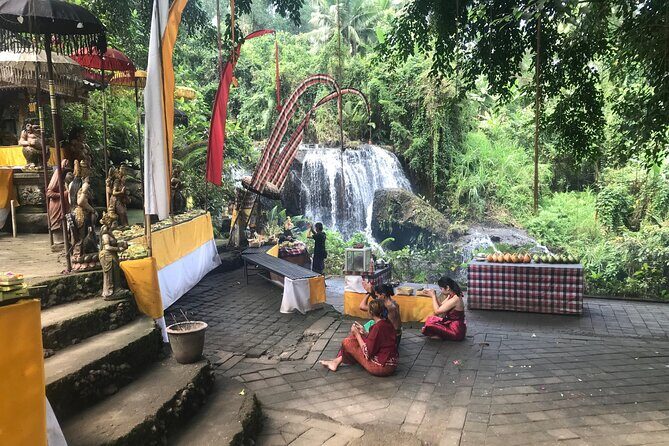 Purification Holy Bath at Beji Gria Waterfall - The ceremony flow: what happens from prayer to coconut blessing