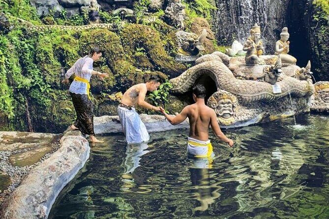 Purifications at Beji Griya Waterfalls - Melukat Purification at Beji Griya: what this ritual is really about