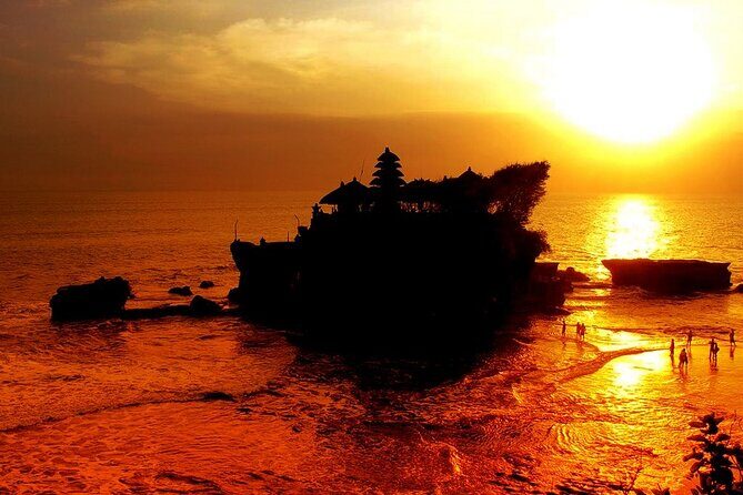 Royal Family Temple, Monkey Forest, and Tanah Lot Sunset Tour - Tanah Lot Temple at Sunset: Worship Meets Sea-Edge Drama