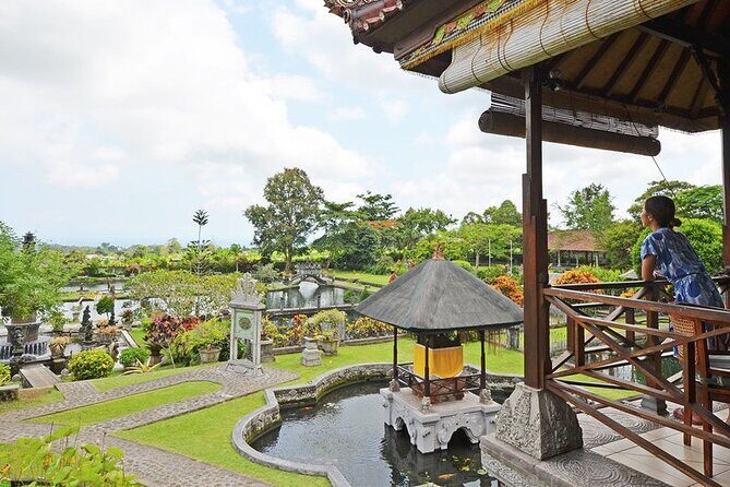 Royal Karangasem Heritage Tour - Lunch stop and the craft-shop reality check