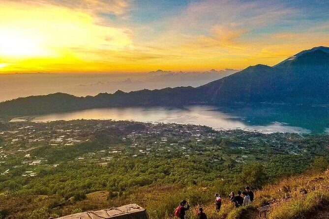 Sharing Mount Batur Sunrise Trekking And Natural Hot Spring - Summit Views and Breakfast: The Sunrise Moment That Matters