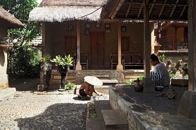 Skip-the-Line: Ubud Tour - All Inclusive Tickets - Tegenungan Waterfall: jungle views with a full hour on site