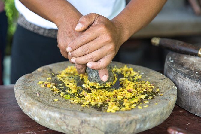 Small-Group Farm Tour & Balinese Cooking Class in Ubud with Kadek - Straw hats, wet towels, then cooking for real