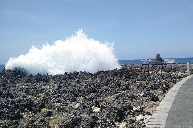 South Bali & Uluwatu Tour - Stop 1: Nusa Dua Beach for golden sand and easy first views