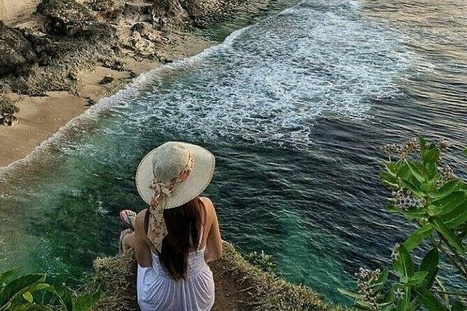 Southern Bali Highlights Tour & Uluwatu Temple - Uluwatu Temple at sunset: Kecak fire and traditional dance magic
