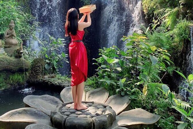 Taman Beji Griya Waterfall Tranquil Purification Ceremony - Waterfall time: viewing platforms, pathways, and that pool moment