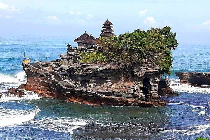 Tanah Lot and Jatiluwih Unesco Rice Terrace Private Tour - Stop 1: Tanah Lot Temple and the Batu Bolong coastal moment