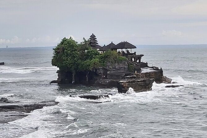 Tanah Lot and North Bali Private Tour - All inclusive - Leke Leke waterfall: the green break after temples