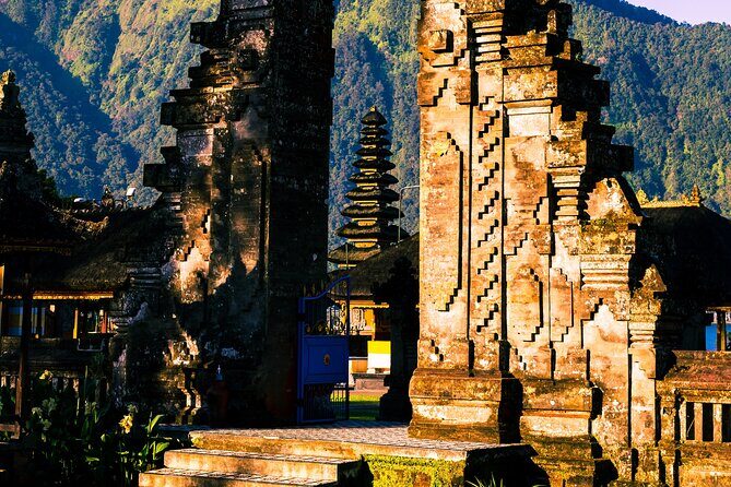 Tanah Lot - Jatiluwih (UNESCO) - Beratan lake -Hidden hill (Wanagiri)-FREE WI-FI - Stop 3: Lake Beratan and Ulun Danu Bratan Temple for a story-driven visit