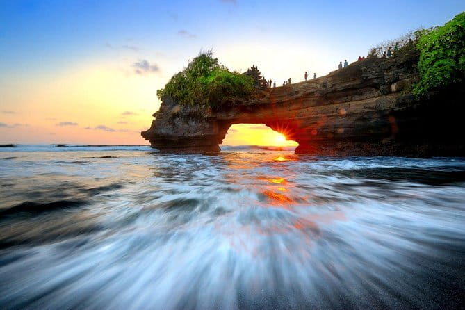 Tanah Lot Sunset Tour with Kecak Show and Dinner - Key things that make this tour click