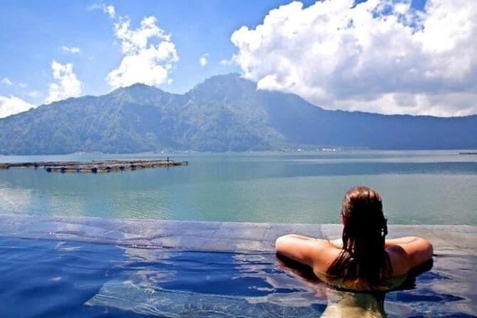 Tanah Lot Sunset Tour with Kecak Show and Dinner - Getting there: South Bali hotel pickup and private vehicle