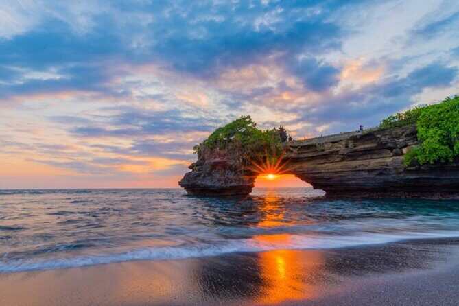Tanah Lot Tour & North Bali Tour : All-Inclusive Best Experience - Ulun Danu Beratan Temple at Lake Bratan: the postcard setting
