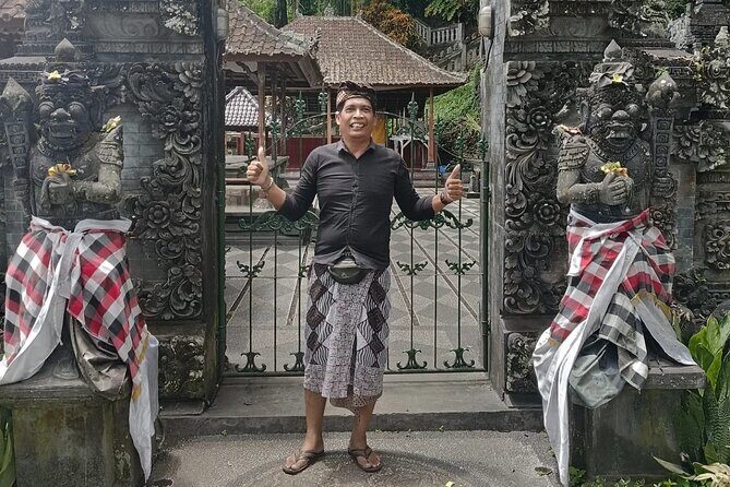 The Fantastic East Of Bali Private Guided Tour - Lunch at Ristorante Lereng Agung: Volcano Views and Choices for Different Diets