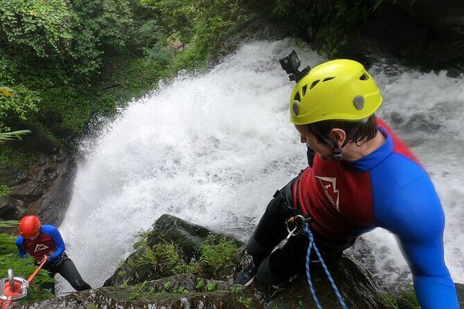 The Natural Canyoning in Alam Canyon - The upper canyon: sunny rappels up to 28m