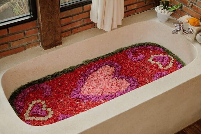 Ubud Balinese Massage Scrub And Flower Bath Experience - Getting to Samana Aksata Spa: pickup, AC comfort, and real timing