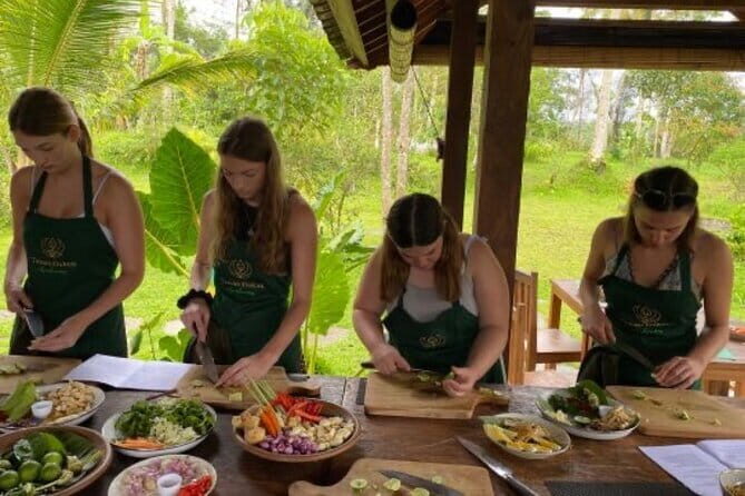 Ubud Cooking Class with Optional Market Visit Pickup Included - Language, group vibe, and who this class suits best