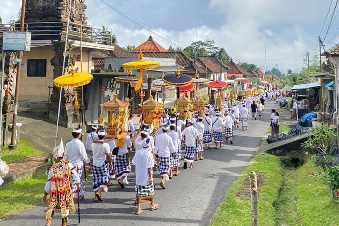 Ubud: Downhill Cycling with Volcano, Rice Terraces and Meal - Guides and Pace: Why Small Group Size Makes It Work