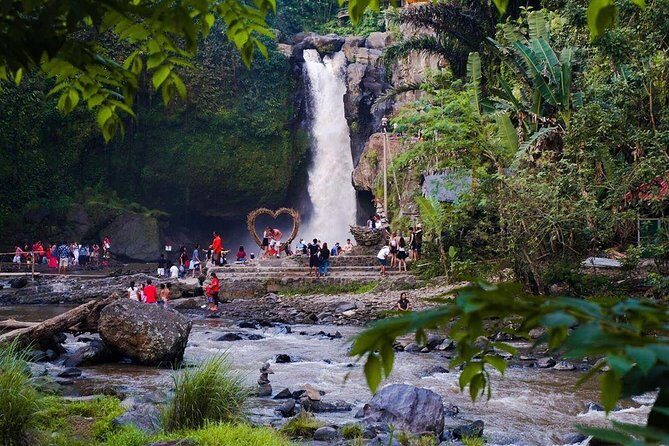 Ubud Excursion: Barong Dance, Art Villages, Nature, Temple and Waterfall - Kemenuh wood carving stop (often routed via Yana Art Gallery): watch carving in action