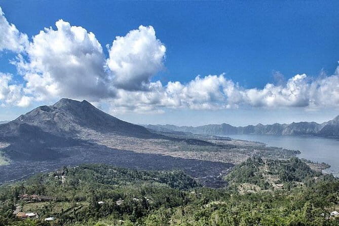 Ubud: Holy Water Temple, Volcano View, Rice Terrace, MonkeyForest - Pickup, AC Comfort, and a Driver You Can Actually Talk To