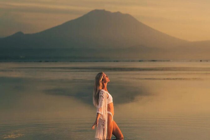 Ubud Private Tour: Monkey Forest - Tirta Empul Temple - Gianyar Street Night Market: your flexible food stop and casual shopping