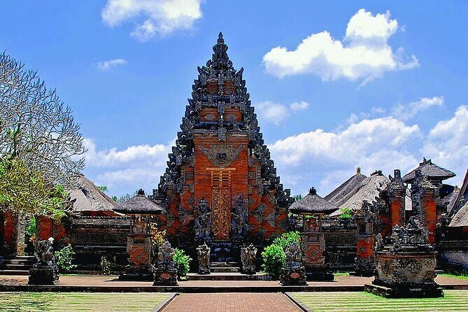 Ubud Private Tour : Ubud Temple and Authentic of Ubud - Sacred Monkey Forest Sanctuary: macaques and the Tri Hita Karana idea