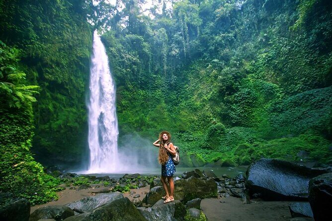 Ubud Private Tour: Waterfalls, Temple and Rice Terraces Swing - Tirta Empul Holy Water Temple: sarong time and respectful wandering