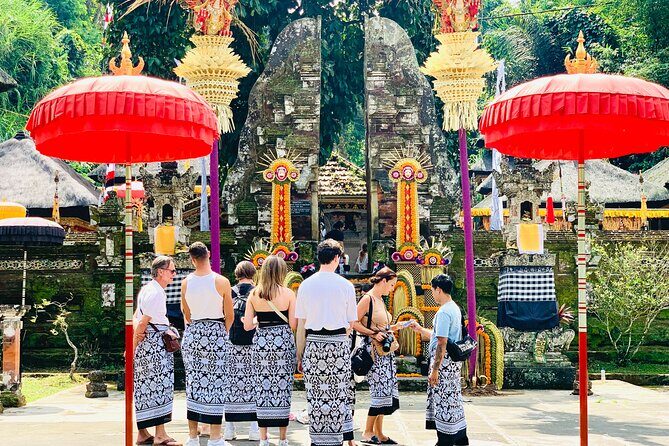 Ubud Private Tour: Waterfalls, Temple and Rice Terraces Swing - Kanto Lampo waterfall: multi-tier water and pool time