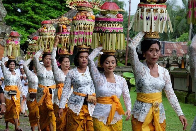 Ubud Private Tours with Jungle Swing Experience - all inclusive - Puseh Batuan Temple: a calm cultural stop in the middle