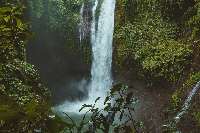 Ubud private tours - Tukad Cepung Waterfall: the cave walk and the light effect