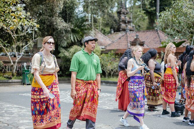 Ubud Small Group Tour: Monkey Forest, Tegalalang Rice Terraces and more - Monkey Forest: impressive, chaotic, and worth the rules