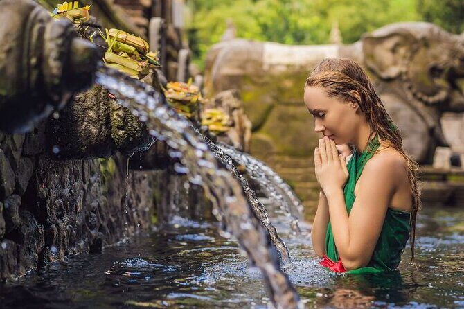 UBUD Spring Temple, Waterfall, Rice Terraces Private Tour - Stop 1: Sacred Monkey Forest Sanctuary in about 45 minutes