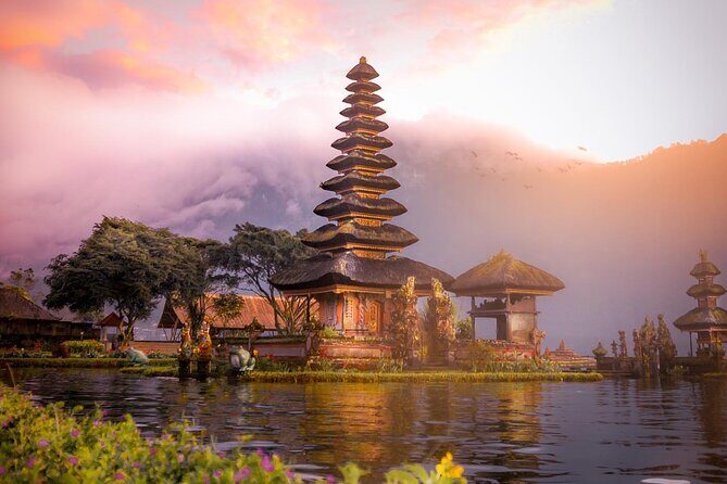 Ultimate North Bali Tour – Tanah Lot, Ulun Danu & Rice Terraces - Ulun Danu Bratan: the lake goddess temple on crater edges