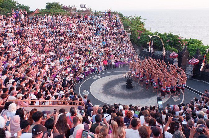 Uluwatu Kecak and Jimbaran Bay - Kecak and Fire Dance (6–7pm): Why the Timing Matters